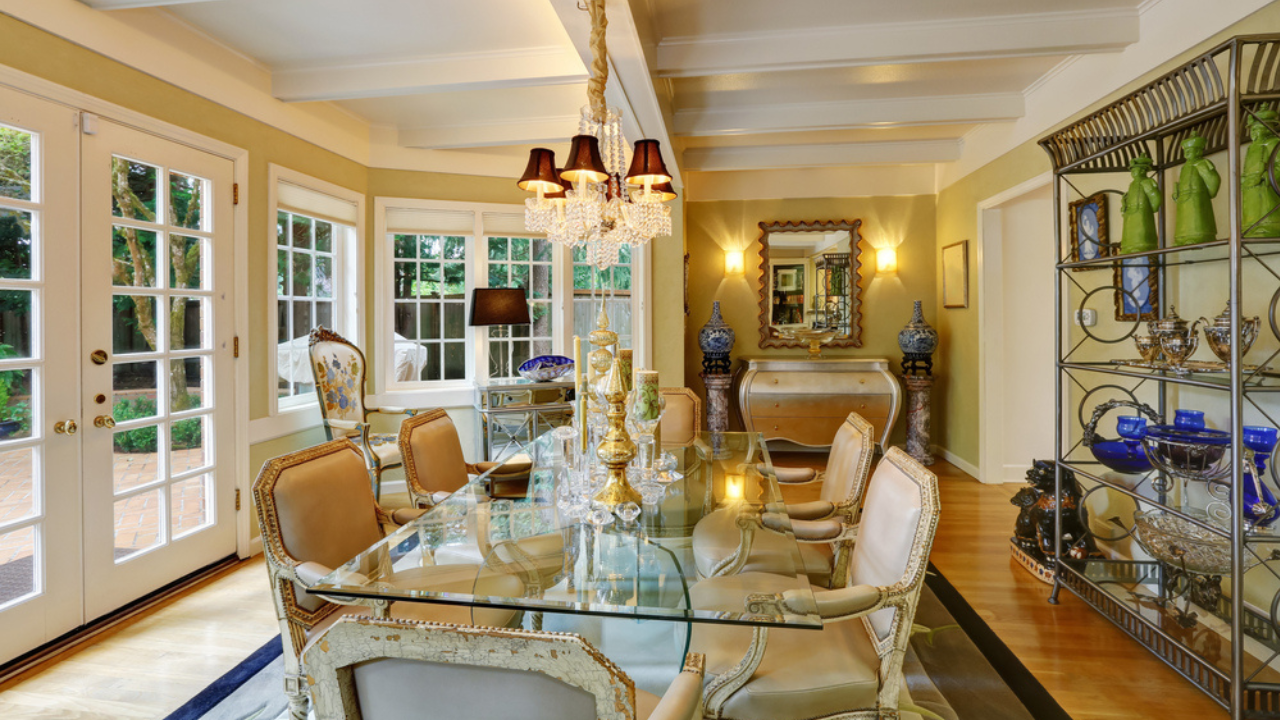 13 styles de meubles anciens que les nouveaux collectionneurs recherchent en premier