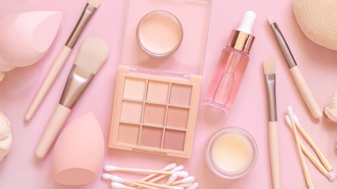 14 000 produits de beauté qui aident le maquillage à durer pendant les journées les plus chaudes