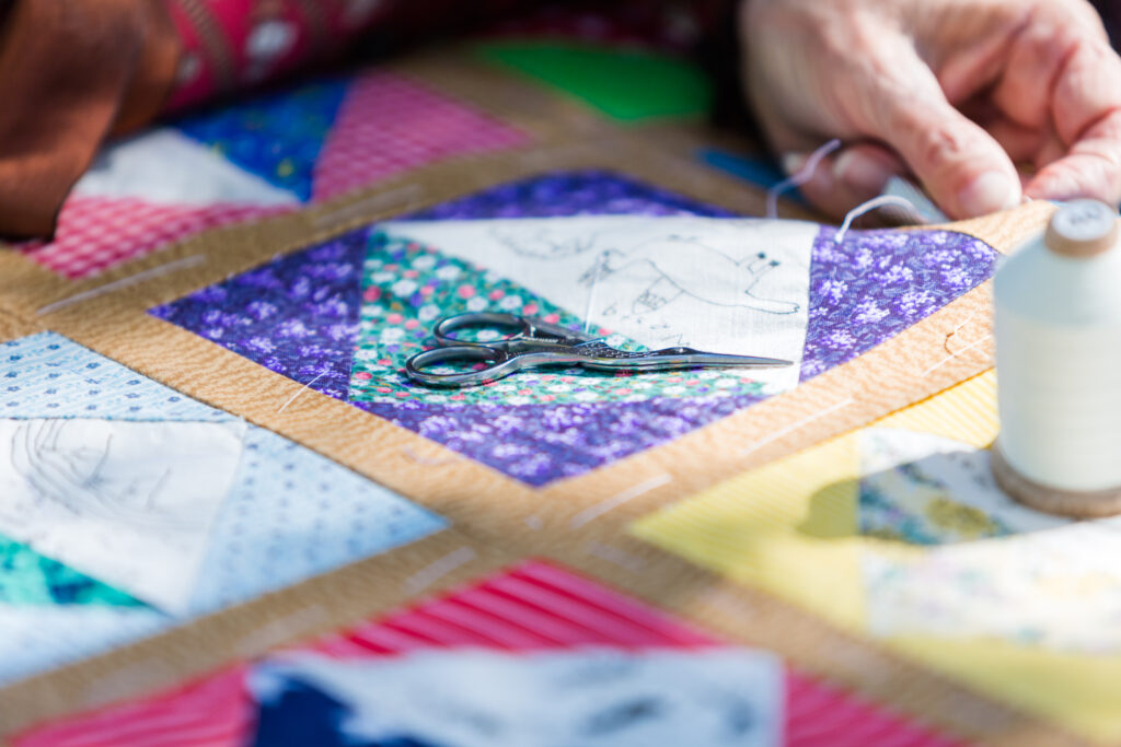 15 courtepointes et textiles antiques que les gens utilisent comme décoration intérieure