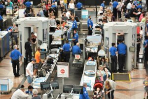 Des centaines d’agents TSA impayés ont démissionné, aggravant les attentes à l’aéroport