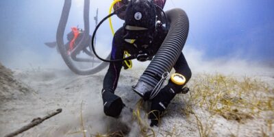 Des plongeurs découvrent un trésor de marbre de l&rsquo;Acropole d&rsquo;Athènes dans le brick naufragé de Lord Elgin au fond de la mer Égée
