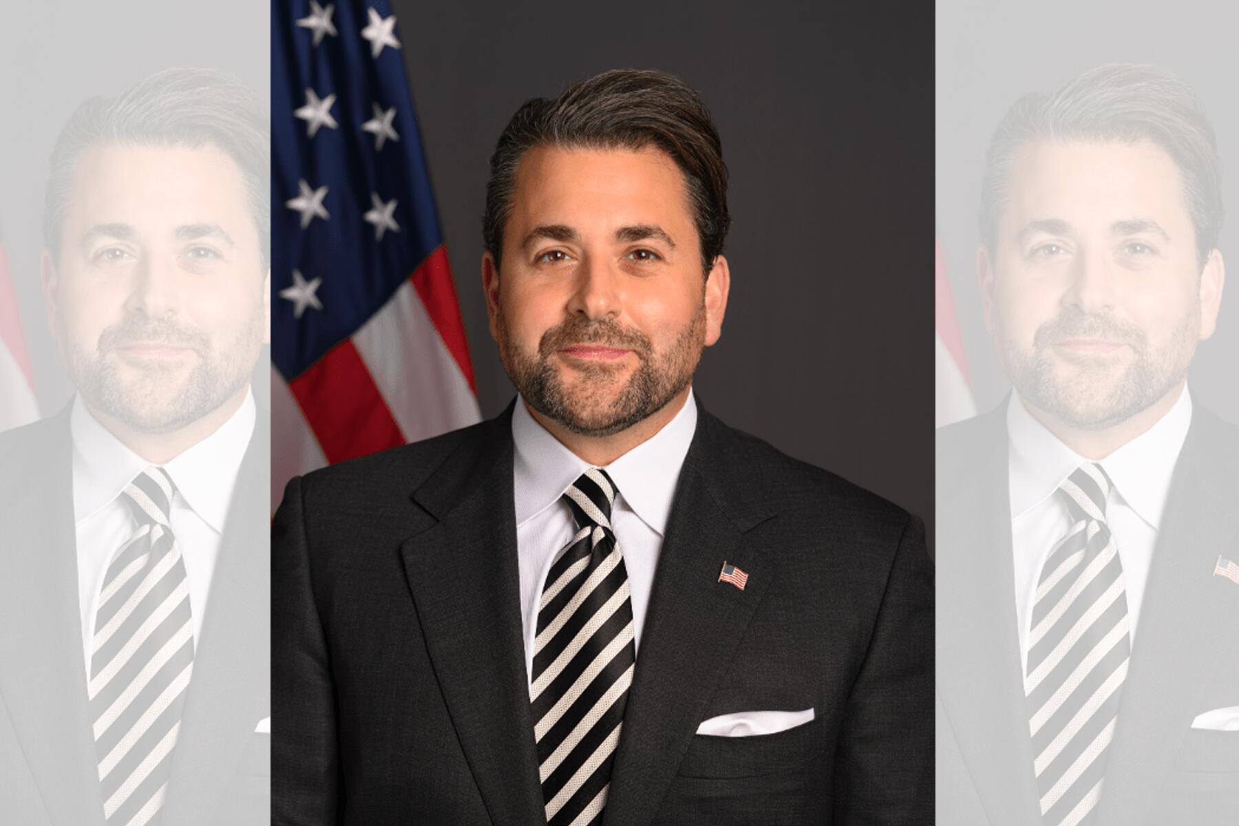 Trump choisit un influenceur amoureux des Hooters et du Canada comme envoyé du tourisme aux États-Unis