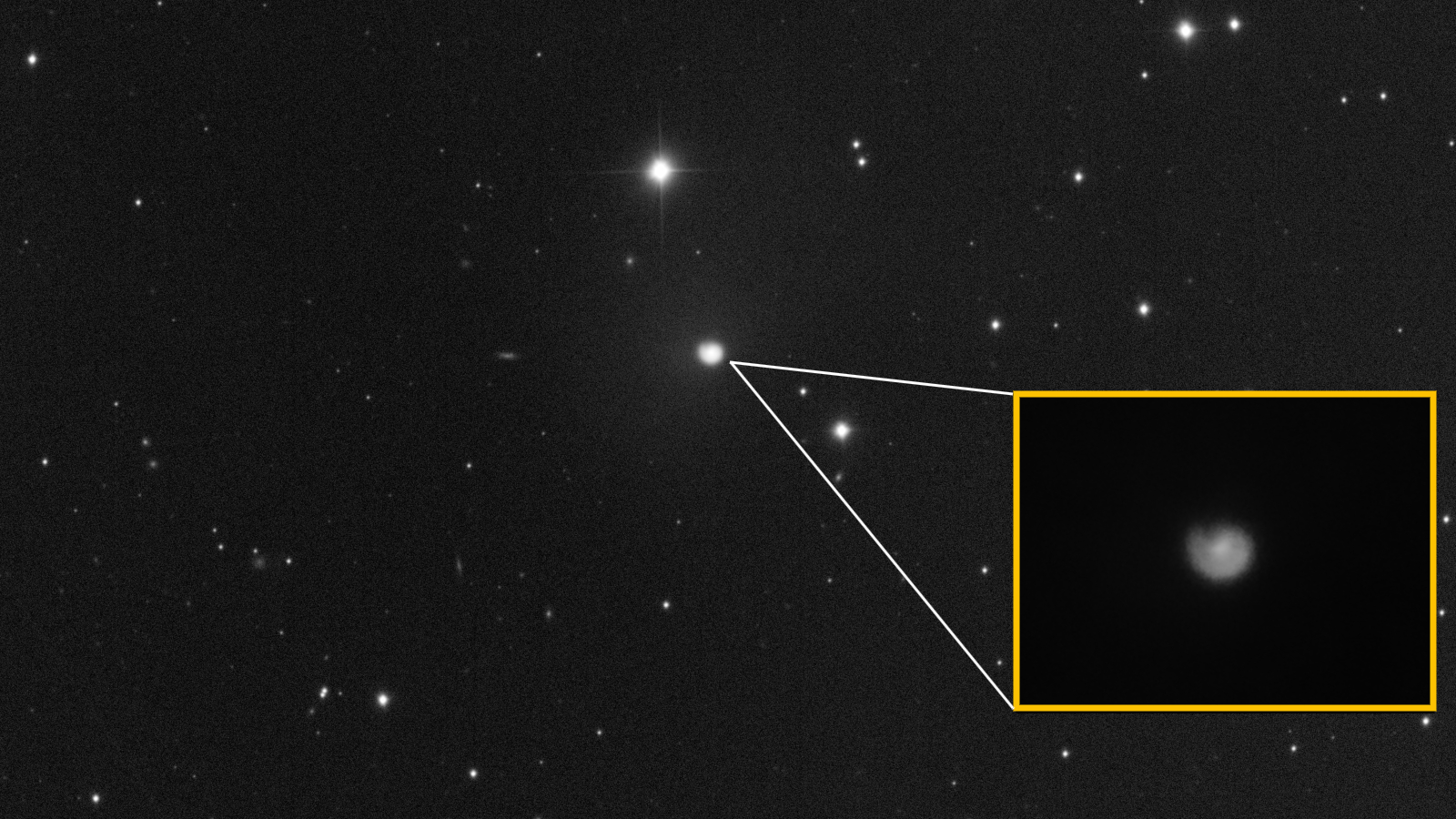 Photo d'une comète avec un gros plan de sa coma montrant une forme en spirale distinctive