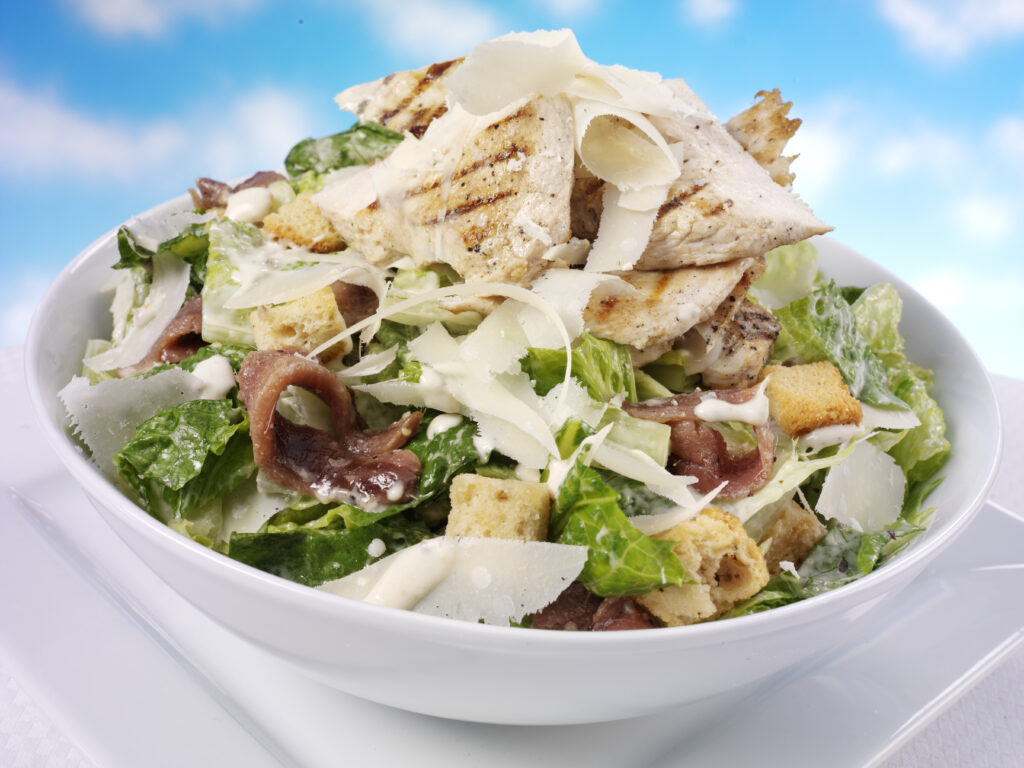 10 salades printanières qui semblent vraiment rassasiantes