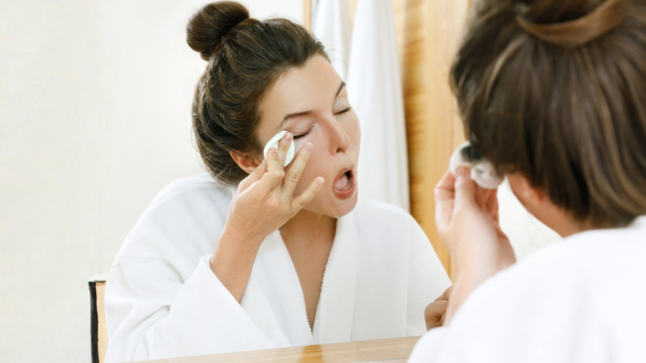 15 démaquillants qui enlèvent le mascara waterproof sans piquer