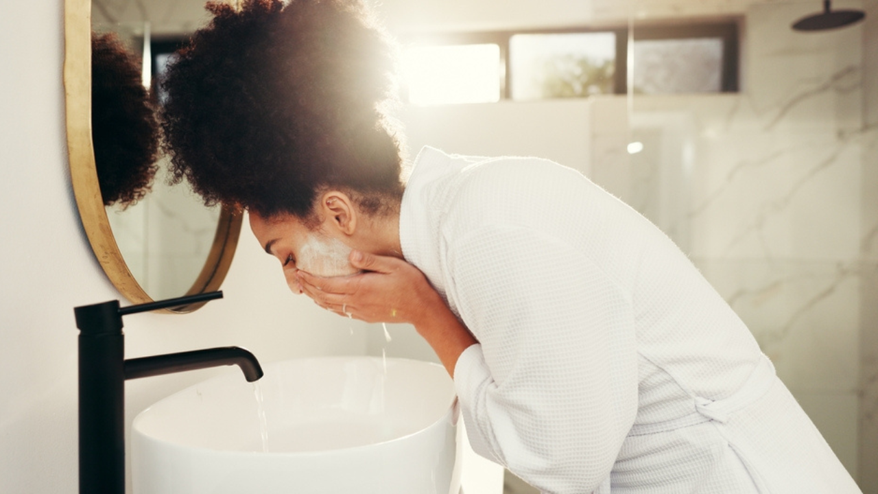 14 nettoyants pour le visage pour une peau mixte lorsque le temps ne cesse de changer