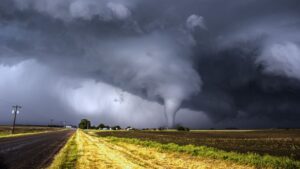 «J'ai vu des films. Quelle horrible façon de mourir » : Qu'est-ce que ça fait d'être aspiré par une tornade et de survivre
