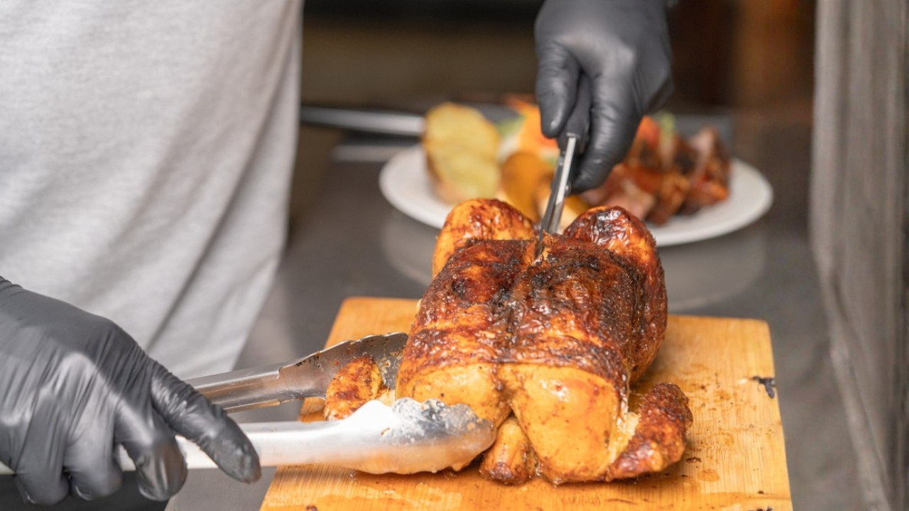 13 aliments qui se marient bien avec le poulet rôti lorsque vous avez besoin d'idées