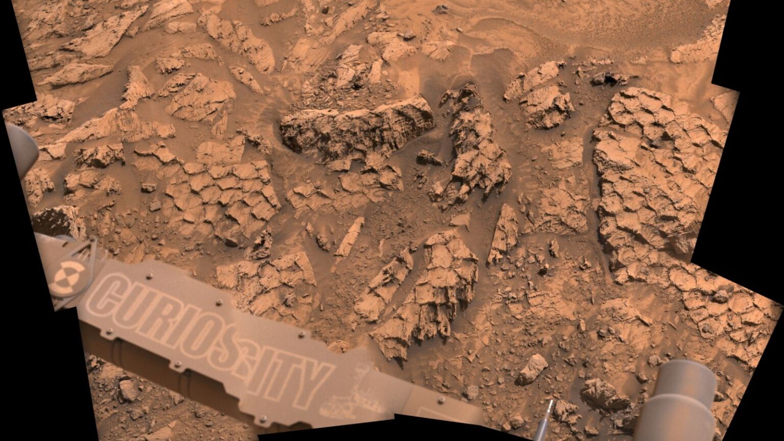 Mars : Le Rover Curiosity Découvre Des Cavités Mystérieuses sur la Surface