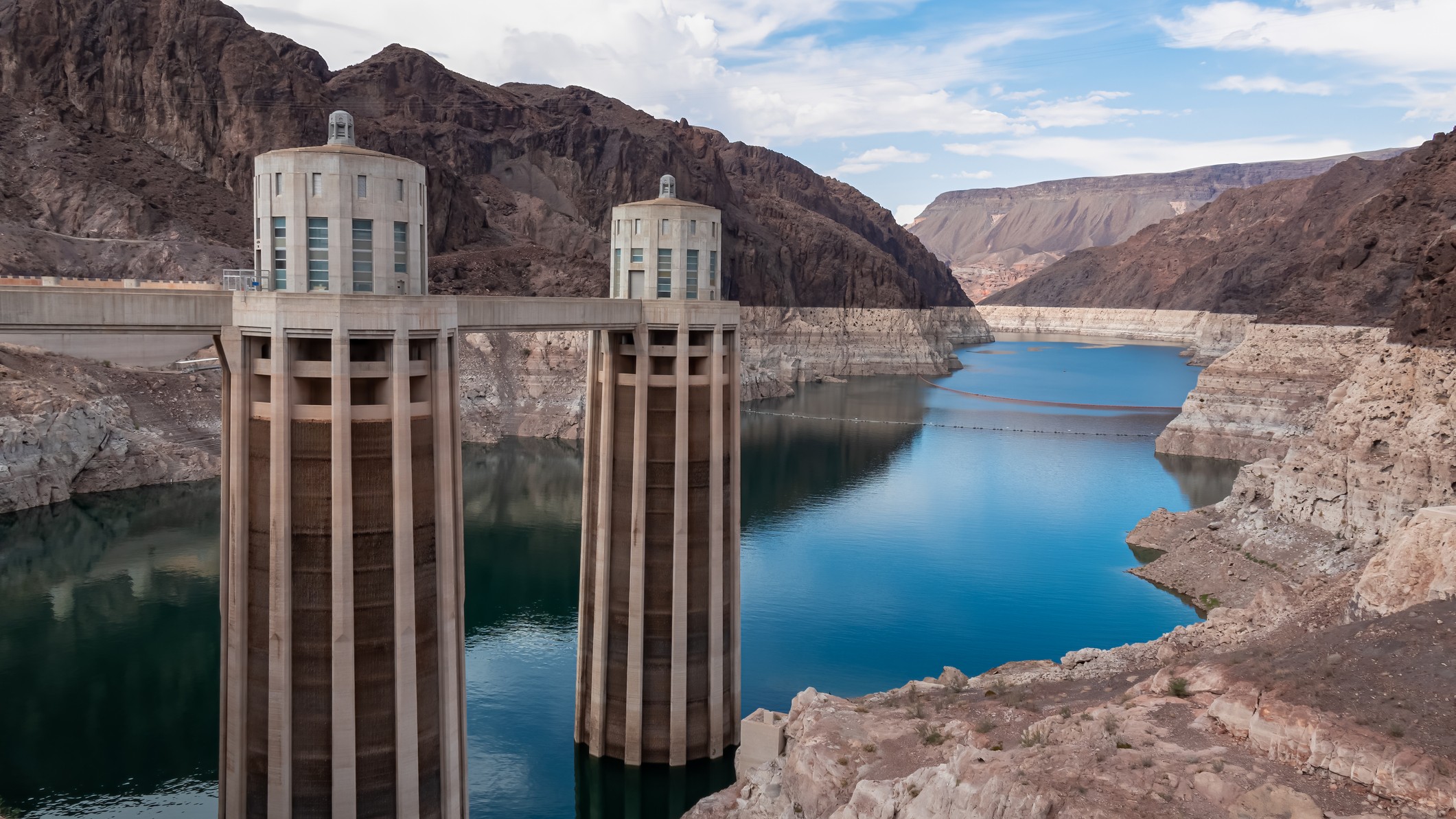 Une vue sur le lac Mead depuis le barrage Hoover. Les niveaux d’eau sont bien inférieurs à la laisse des hautes eaux.