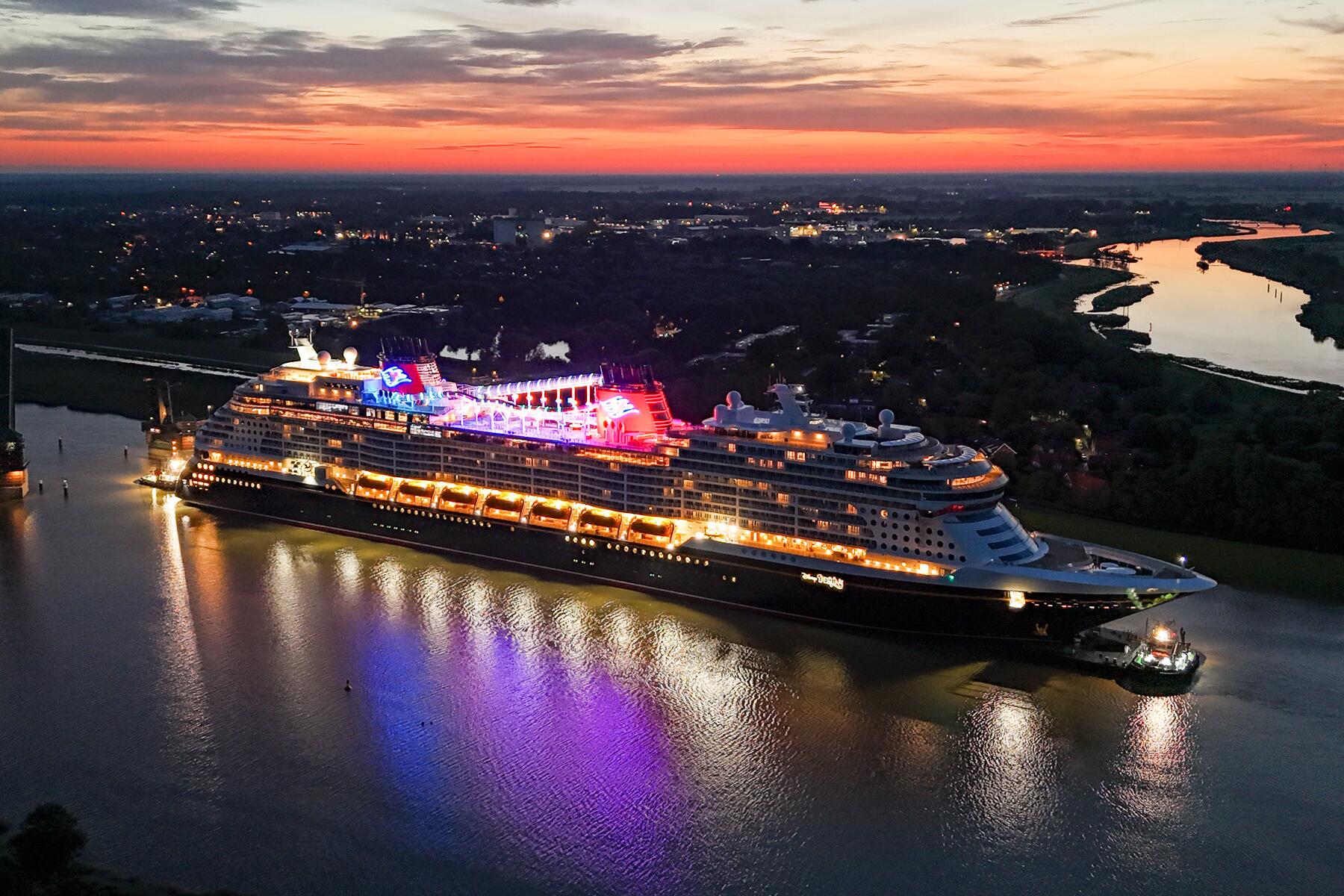 Nous avons essayé les 7 bars du bateau de croisière le plus adulte de Disney