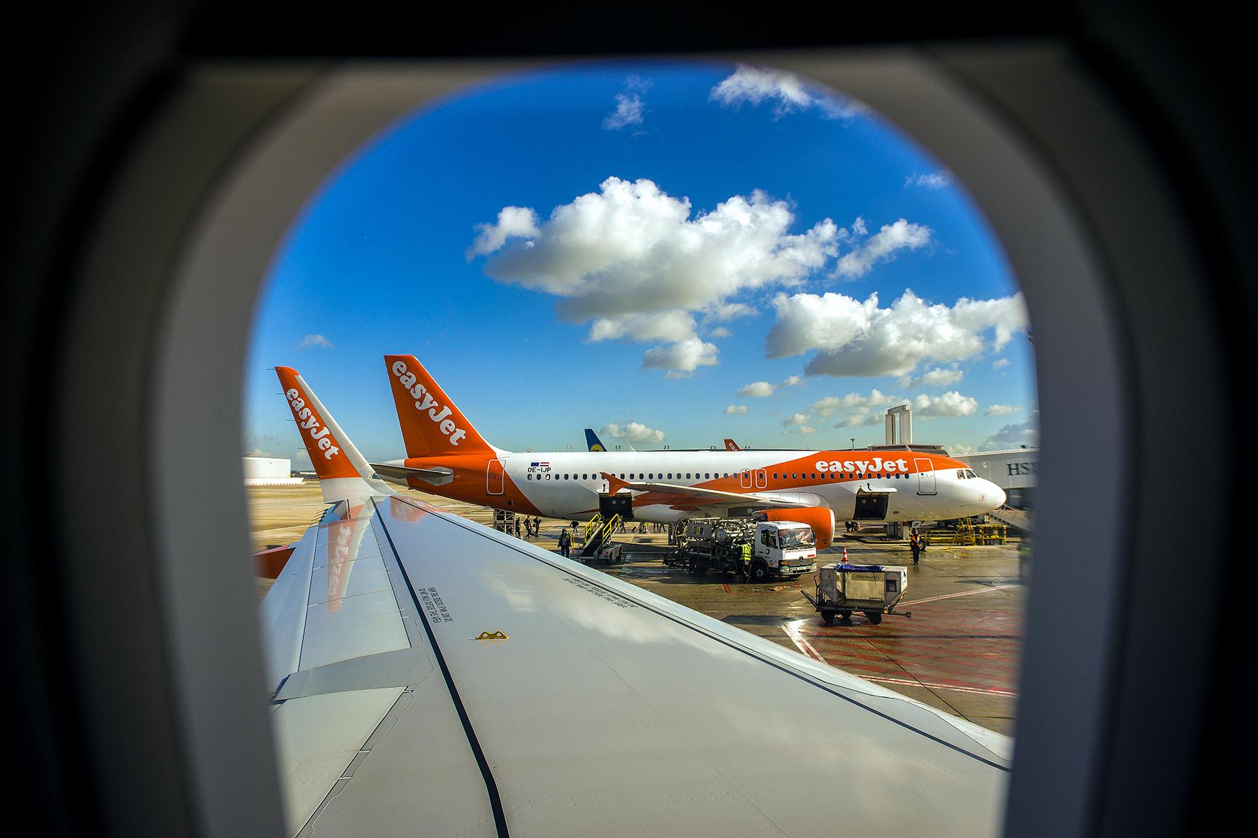 Une catastrophe aéroportuaire laisse plus de 100 voyageurs abandonnés après un changement de règles