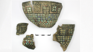 Une tasse souvenir vieille de 1 900 ans représentant le mur d'Hadrien et les forts romains découverte en Espagne
