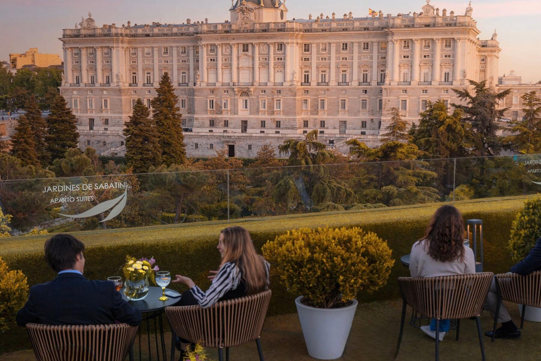 palais-royal-madrid-tours-travel-photography.webp_1800x1200