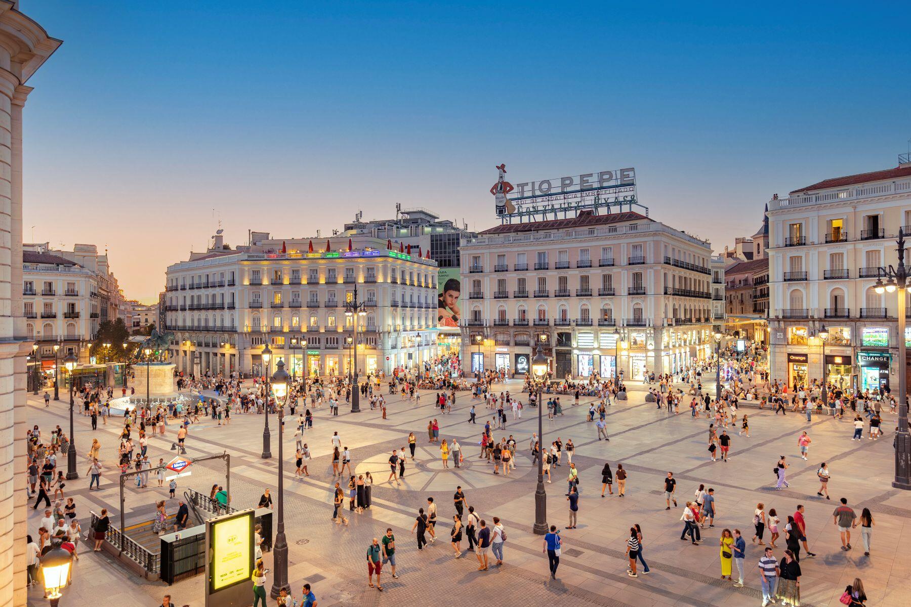 puerta-del-sol-madrid-centre-ville.jpg_1800x1200