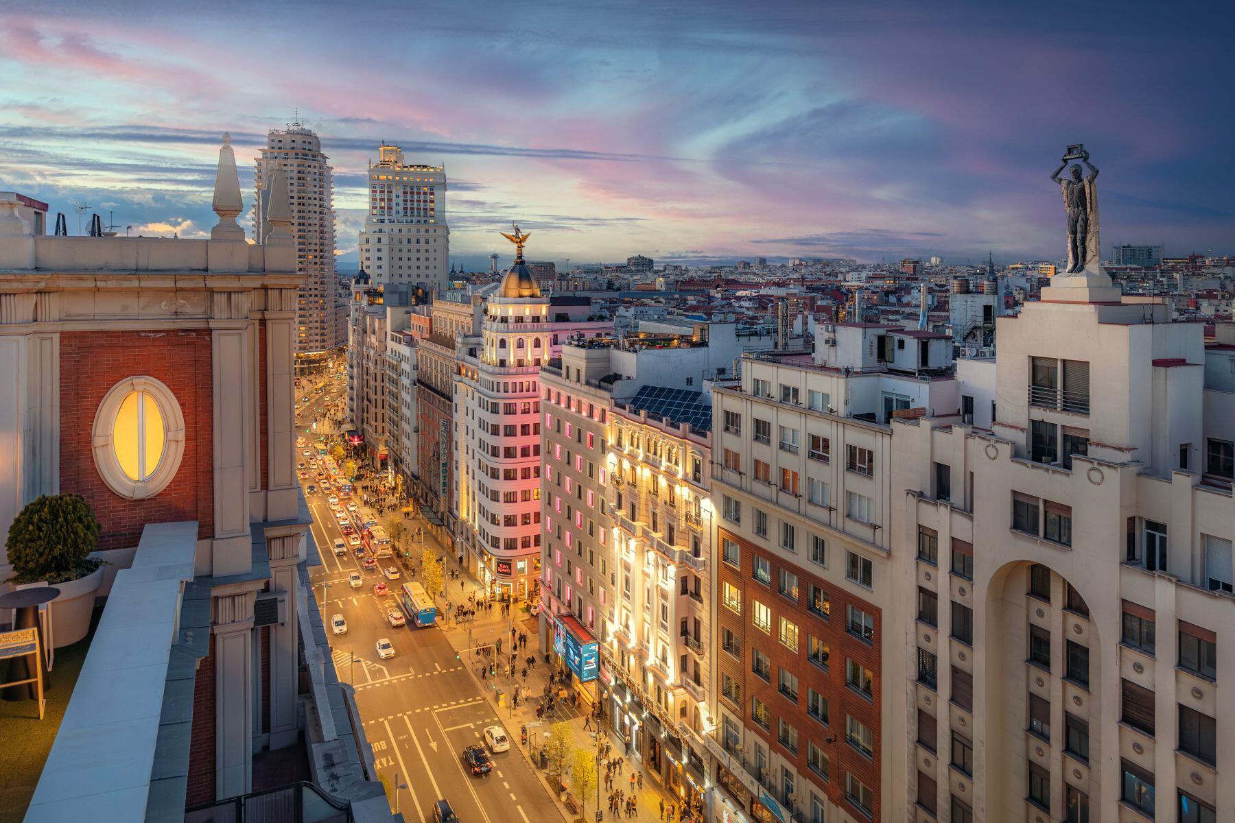 meilleurs-points de vue-madrid-gran-via-sunset.webp_1800x1200