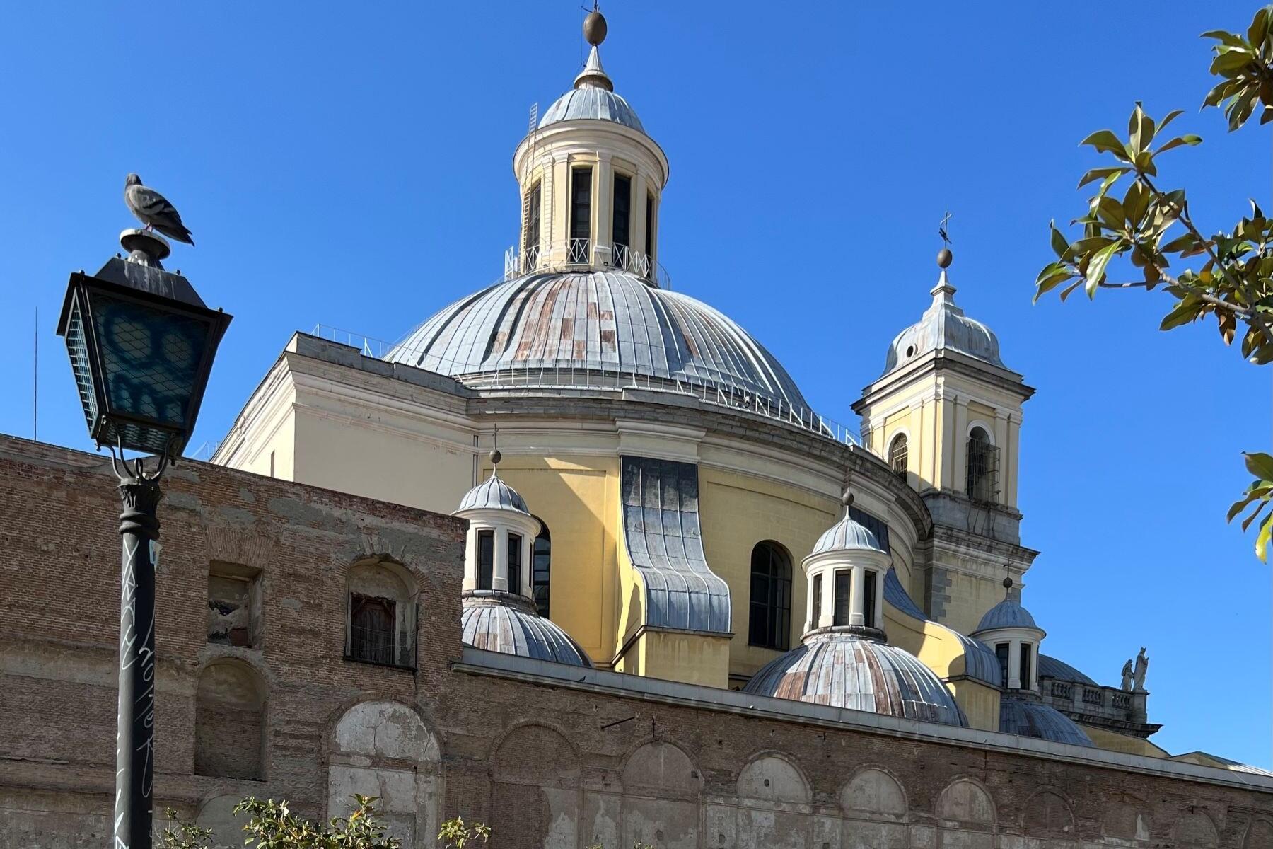 basilique-san-francisco-el-grande-madrid-vue-latérale.jpg_1800x1200