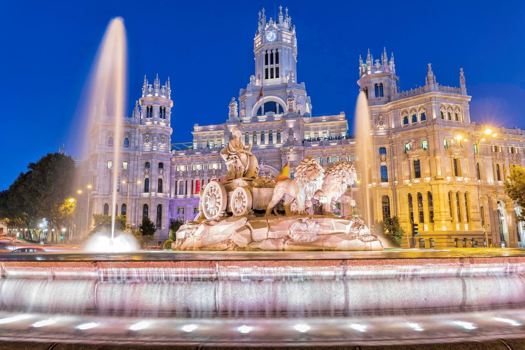 palais-de-cibeles-madrid-photographie-de-nuit-landmarks.webp_1800x1200