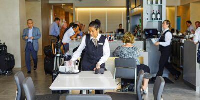 Est-il moins cher d&rsquo;acheter de la nourriture à l&rsquo;aéroport ou de payer un pass pour les salons ?