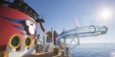 Le plus grand navire de croisière de Disney échoue de façon spectaculaire. Les passagers sont furieux après une annulation soudaine