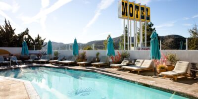 10 motels classiques en bord de route qui ont obtenu un magnifique éclat moderne