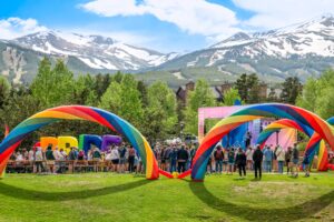 10 petites villes américaines organisent d'incroyables célébrations de la fierté