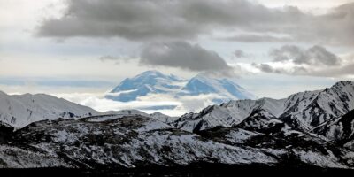 Les scientifiques découvrent des milliers de tremblements de terre en ligne parfaitement droite en Alaska, révélant une « microplaque » cachée