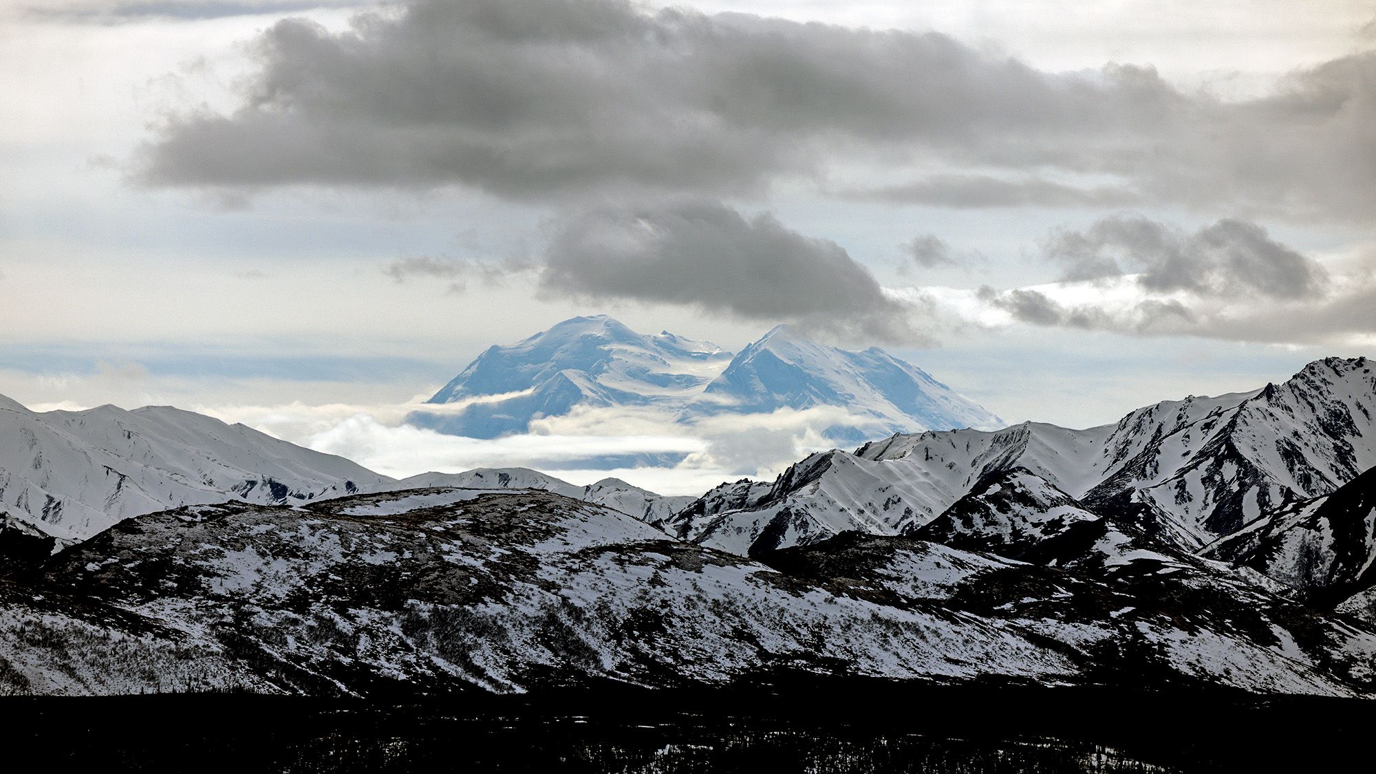 Les scientifiques découvrent des milliers de tremblements de terre en ligne parfaitement droite en Alaska, révélant une « microplaque » cachée