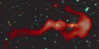 Dans le mille ! L’énorme galaxie « arc et flèche » ne ressemble à rien de ce que les radioastronomes ont jamais vu – Photo spatiale de la semaine