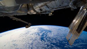 Pourquoi le métal colle-t-il dans l’espace ?