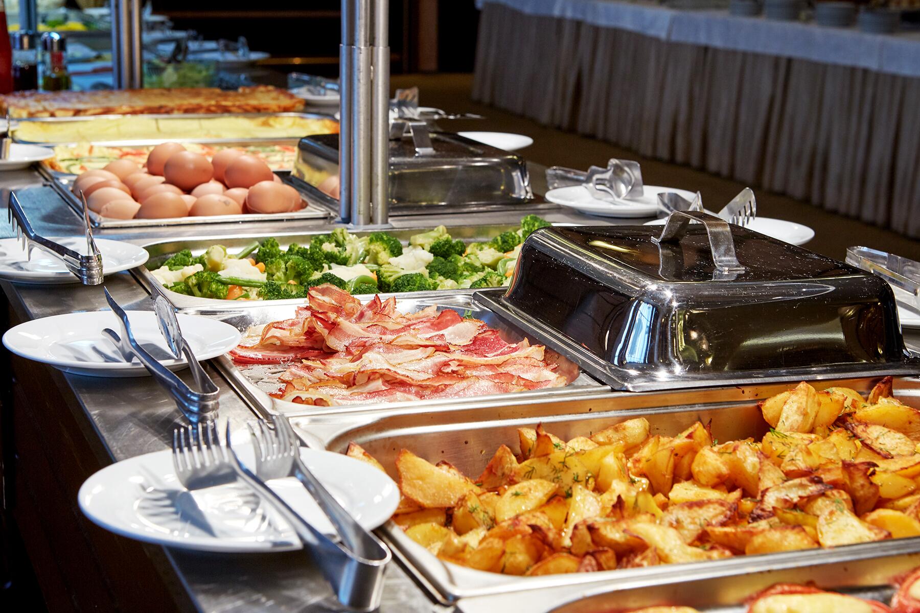 Avez-vous enfreint l’une de ces règles tacites du buffet de petit-déjeuner d’hôtel ?