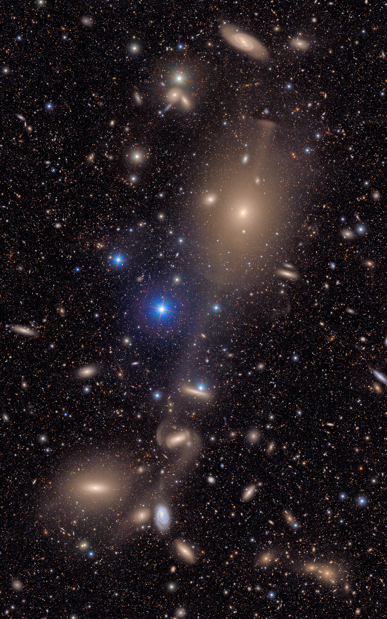 Une image de l’espace lointain, avec diverses galaxies lumineuses.
