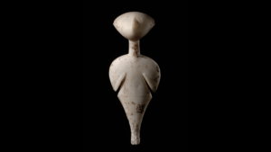The Stargazer : une statuette en marbre vieille de 5 000 ans représentant une femme de l’âge de pierre regardant vers le ciel