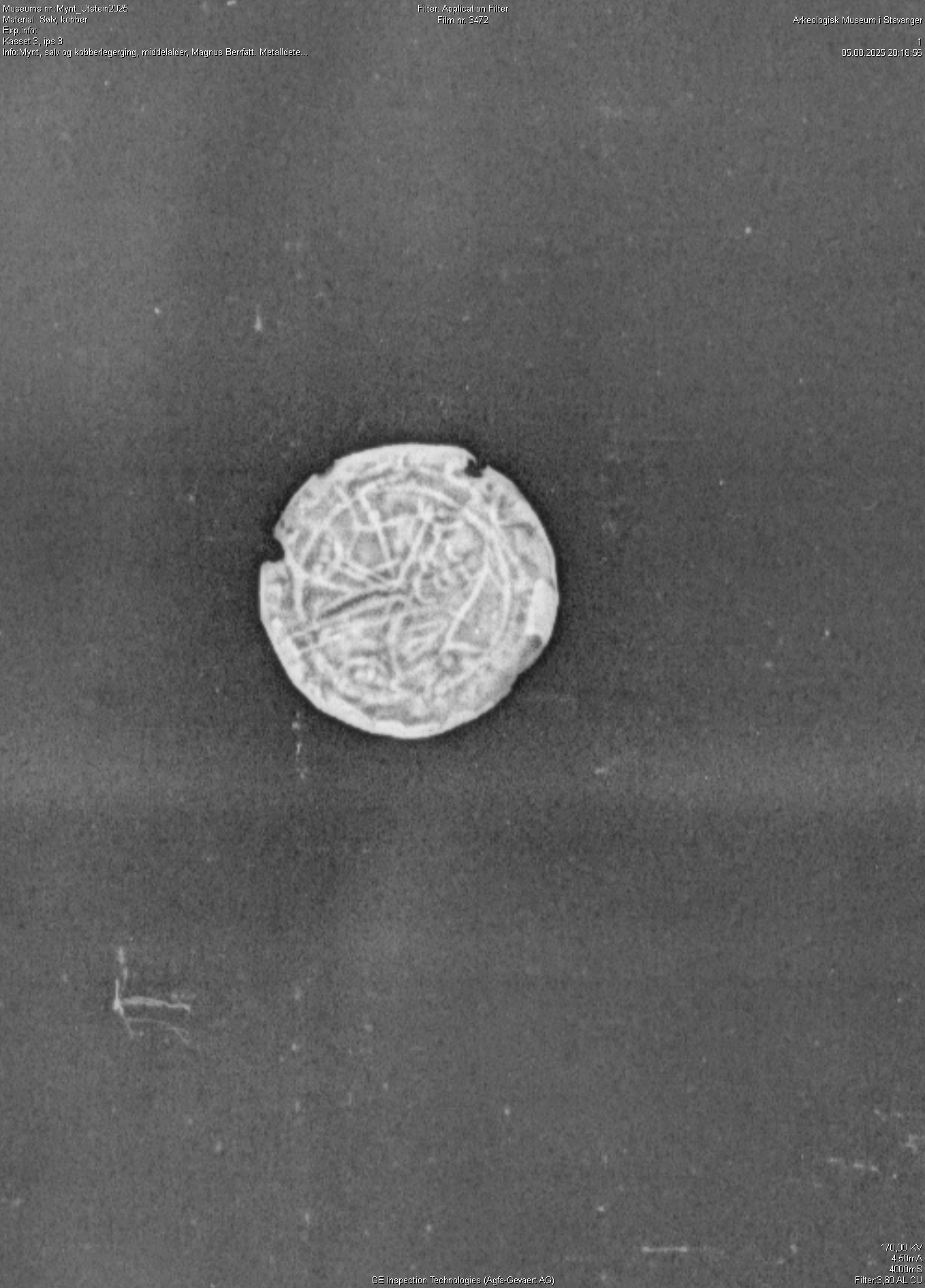 Une image en noir et blanc d'une pièce de monnaie