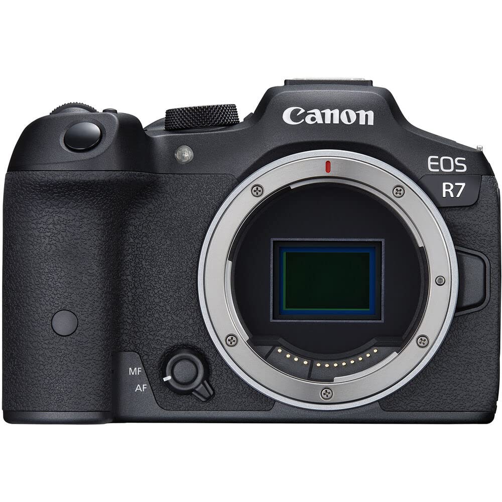 Canon EOS R7 sur fond blanc