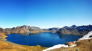 Lac du Ciel : le lac le plus profond de Chine se trouve au sommet d'un volcan colossal et appartient principalement à la Corée du Nord.