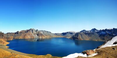 Lac du Ciel : le lac le plus profond de Chine se trouve au sommet d&rsquo;un volcan colossal et appartient principalement à la Corée du Nord.