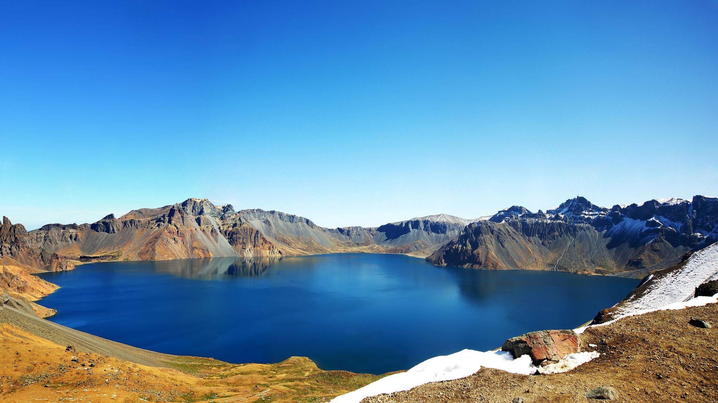 Lac du Ciel : le lac le plus profond de Chine se trouve au sommet d'un volcan colossal et appartient principalement à la Corée du Nord.