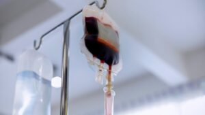 Dilemme diagnostique : un enfant de 6 ans développe une réaction allergique potentiellement mortelle après une transfusion sanguine