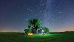 La liste de colisage ultime pour le 12 août, alors qu'une éclipse solaire coïncide avec le pic des météores des Perséides