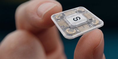 Les ingénieurs construisent le premier ordinateur quantique portable au monde alimenté au diamant : il fonctionne à température ambiante et peut être branché sur une prise.