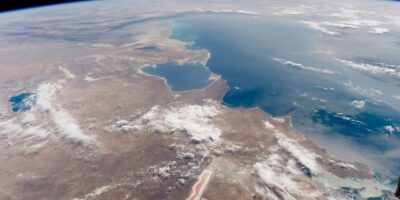 « Ce serait un désastre » : les munitions de guerre et l&rsquo;augmentation des prélèvements d&rsquo;eau mettent la mer Caspienne au bord de l&rsquo;effondrement