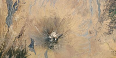 La « Montagne de Dieu » explosive crache la lave qui coule le plus rapidement sur Terre – La Terre vue de l&rsquo;espace