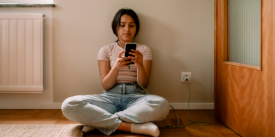 « Je ne sais pas comment une telle loi pourrait être appliquée » : les lecteurs réagissent à une éventuelle interdiction des réseaux sociaux pour les enfants