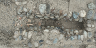 Un squelette vieux de 1 400 ans découvert dans un canal souterrain au Pérou pourrait avoir appartenu à une victime d&rsquo;un sacrifice humain