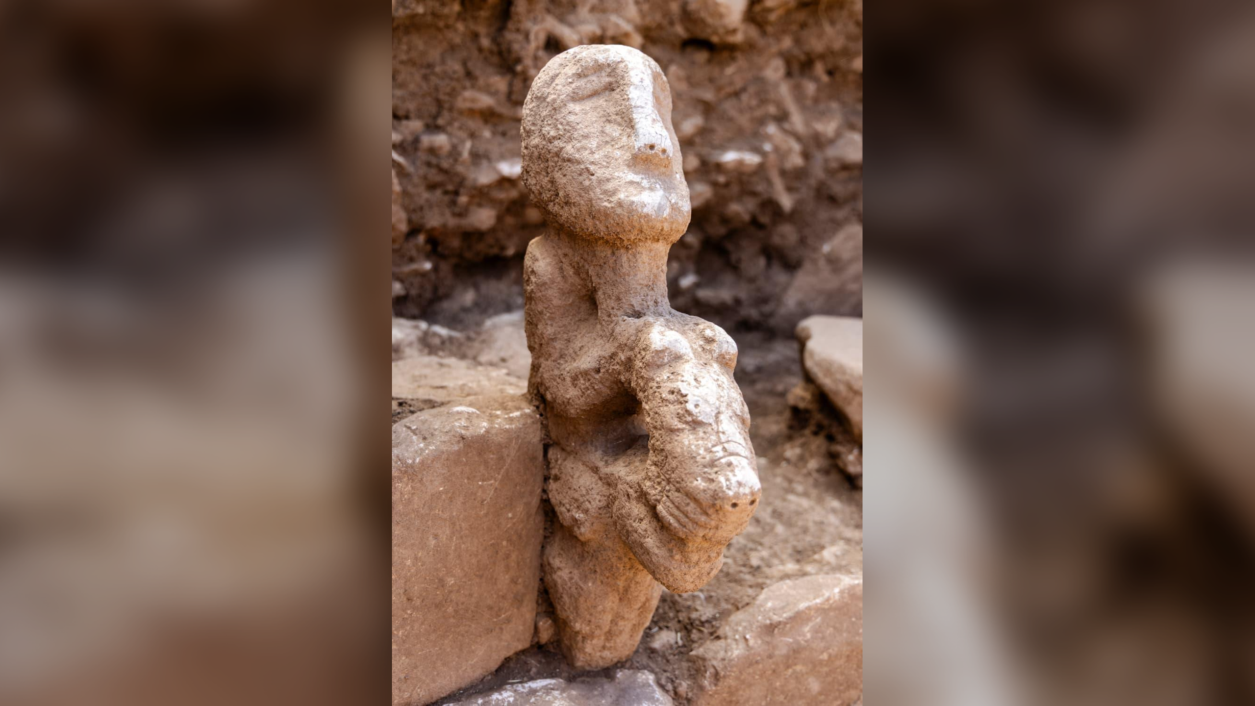 « Contrairement à tout ce qui a été vu auparavant » : des archéologues ont découvert une statue unique, vieille de 11 000 ans, représentant une personne chevauchant un léopard, provenant de l'une des premières colonies du monde.