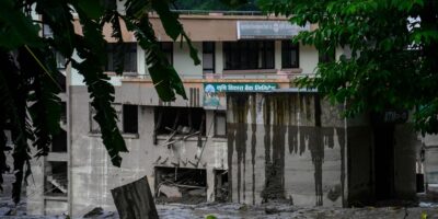 Les inondations dévastatrices au Népal ont été déclenchées par l&rsquo;effondrement du glacier, selon les experts – et d&rsquo;autres glissements de terrain risquent de se produire.