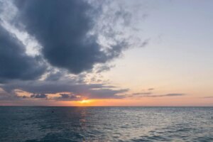 coucher de soleil sur l'océan