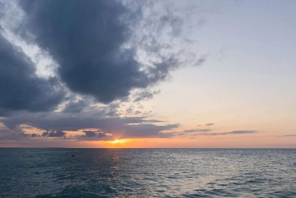 coucher de soleil sur l'océan
