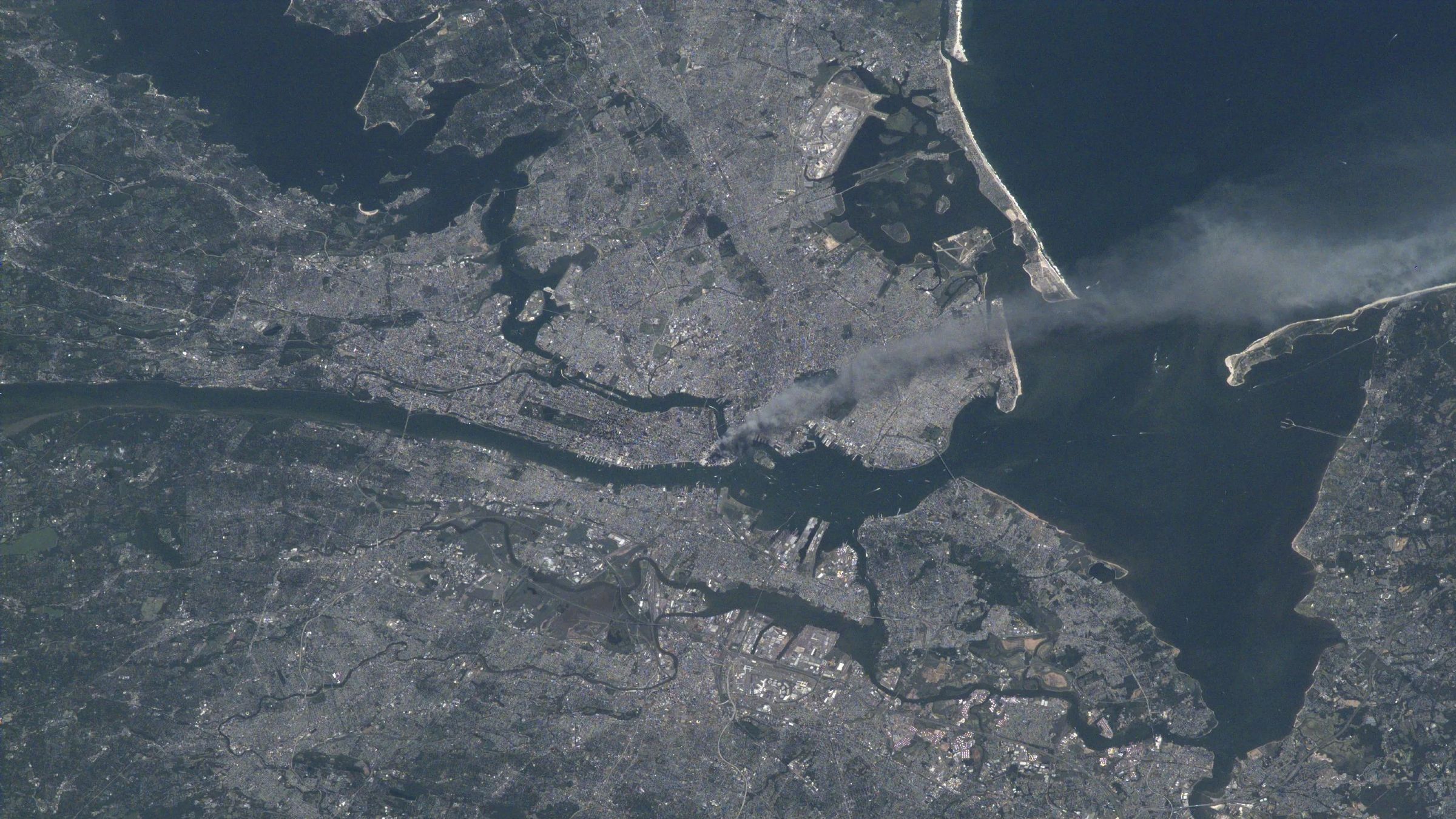 Il y a 25 ans, un astronaute de la NASA a pris cette photo obsédante des attentats du 11 septembre — La Terre vue de l'espace